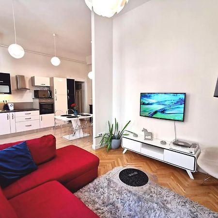 Luxury Apartment Near Astoria With Ac ブダペスト エクステリア 写真
