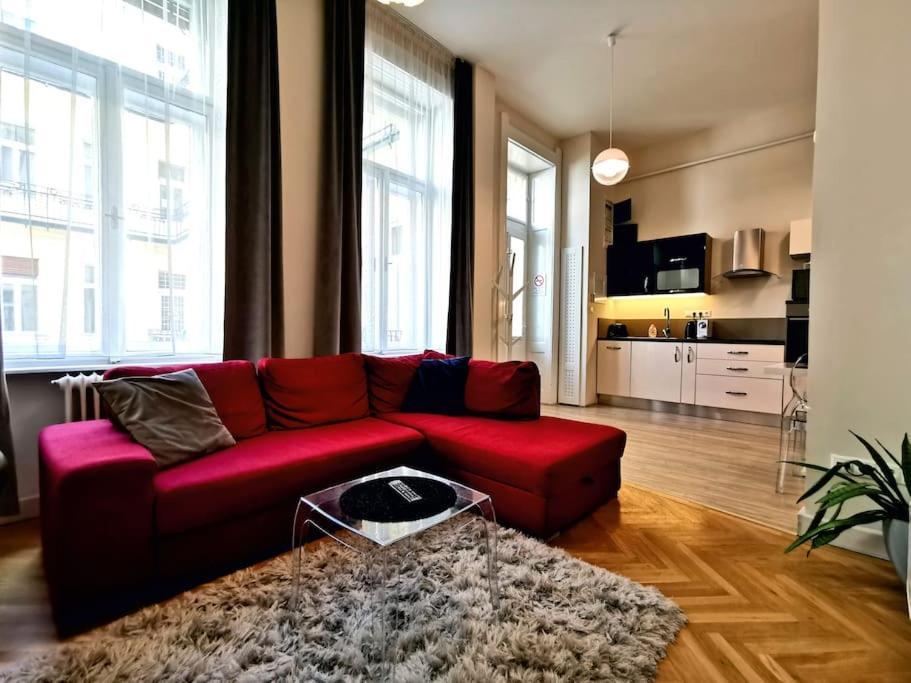 Luxury Apartment Near Astoria With Ac ブダペスト エクステリア 写真
