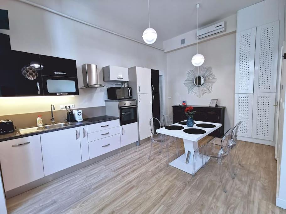 Luxury Apartment Near Astoria With Ac ブダペスト エクステリア 写真