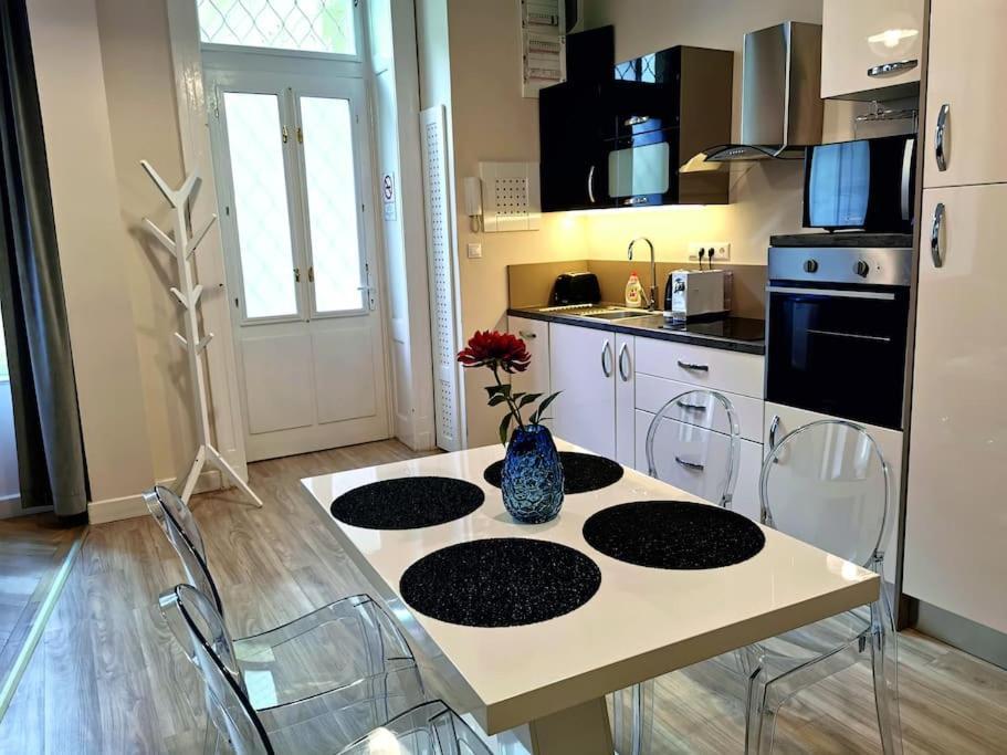 Luxury Apartment Near Astoria With Ac ブダペスト エクステリア 写真